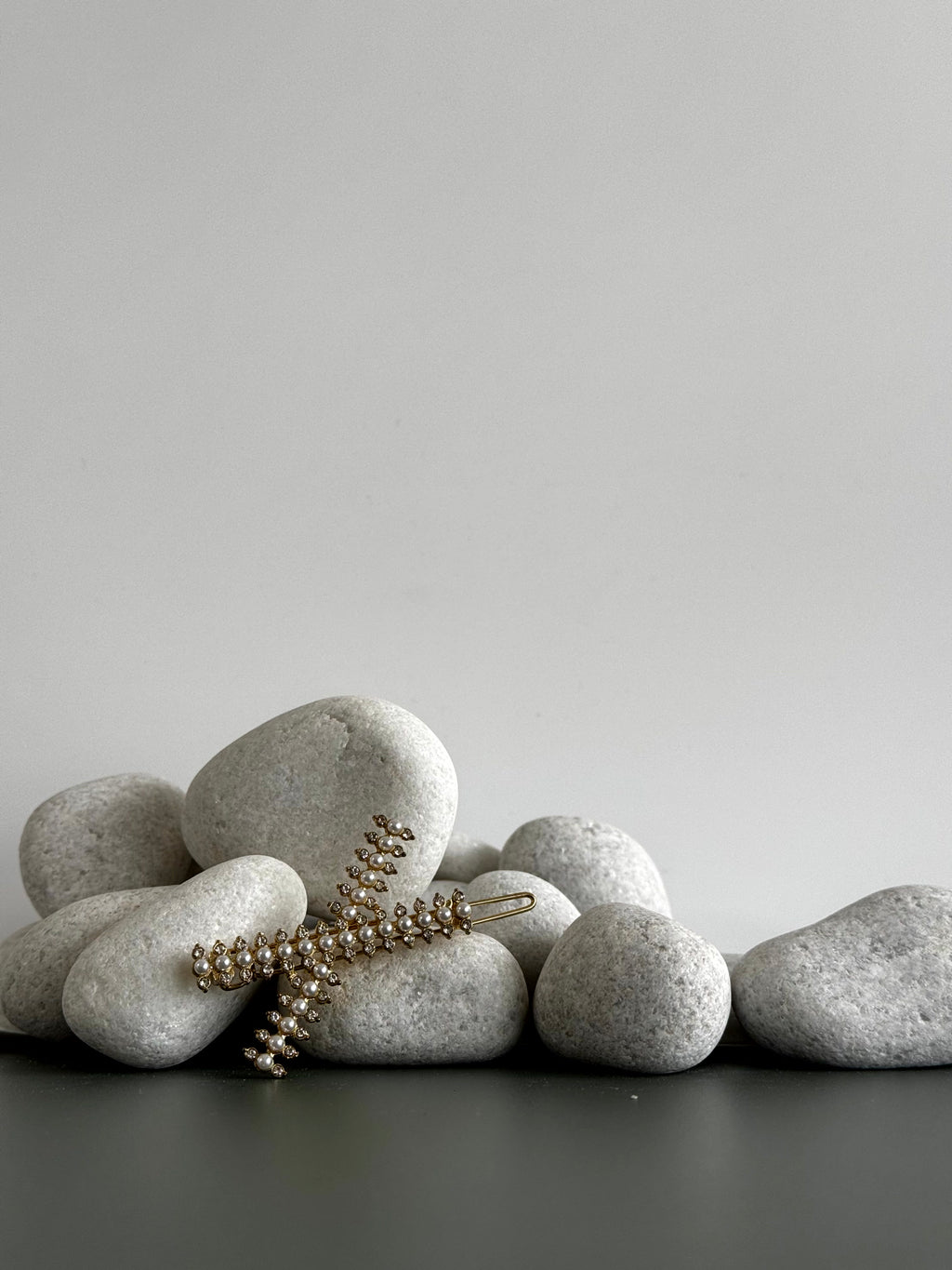 Pearl Vine Hair Clip
