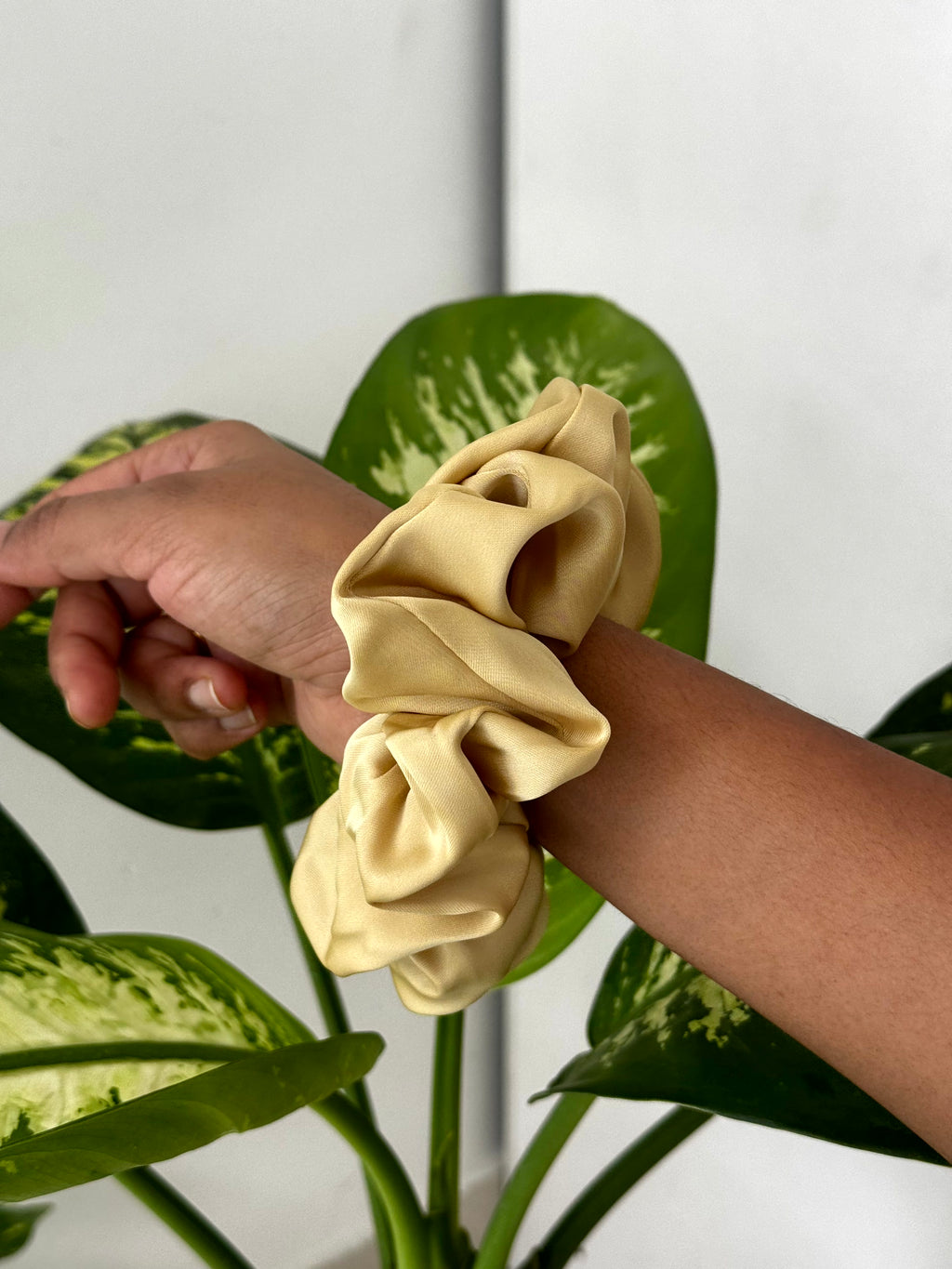 Premium Silk Scrunchie [no pull hold]