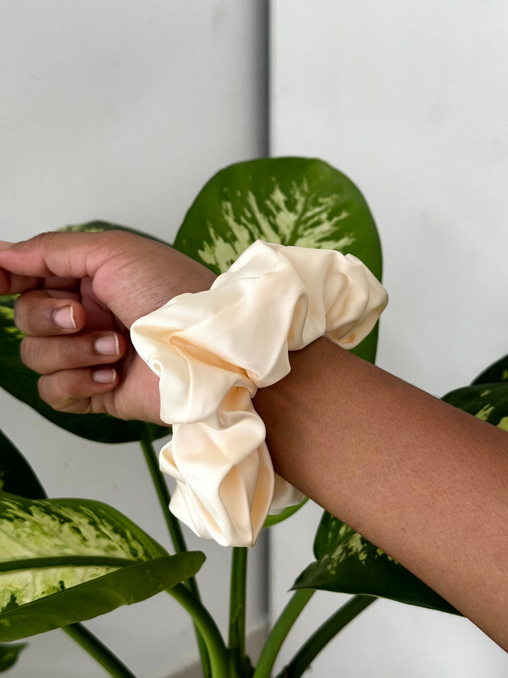 Premium Silk Scrunchie [no pull hold]