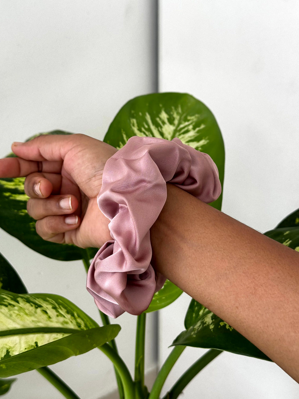 Premium Silk Scrunchie [no pull hold]