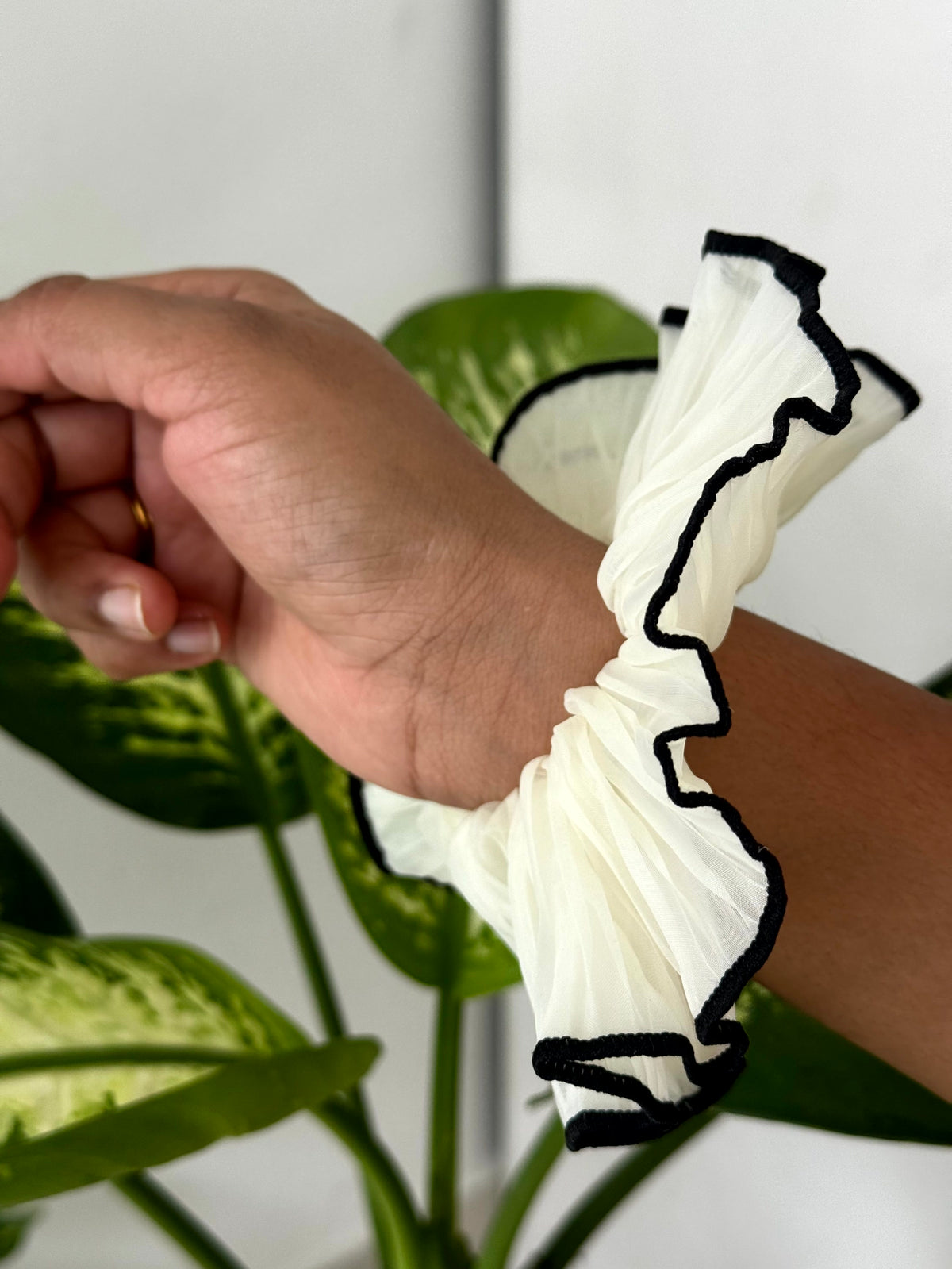 Contrast Ruffle Scrunchie