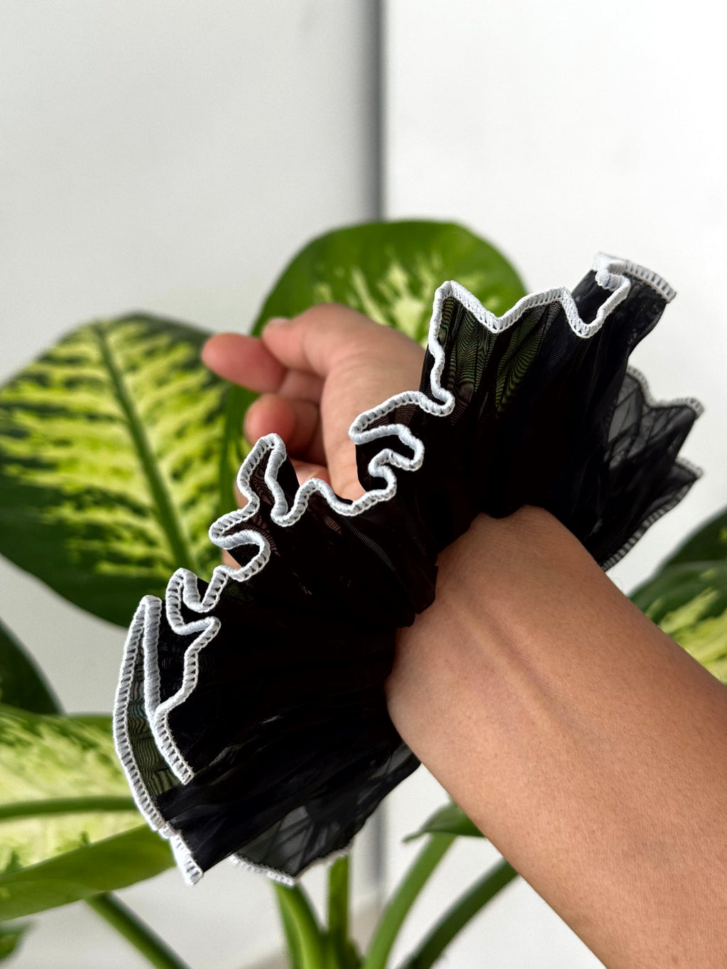 Contrast Ruffle Scrunchie