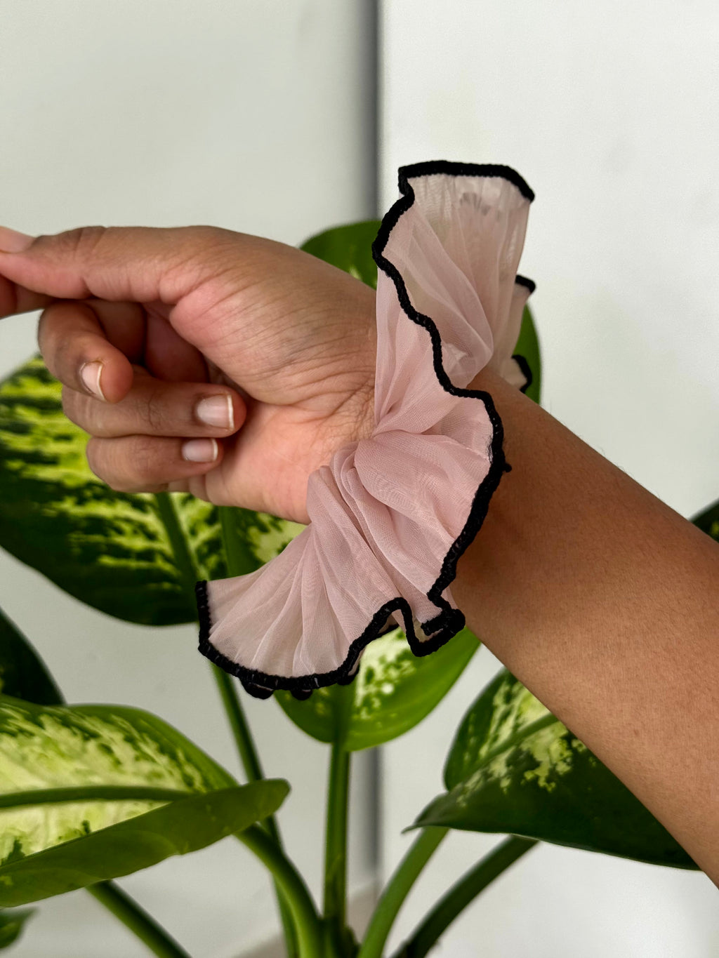 Contrast Ruffle Scrunchie