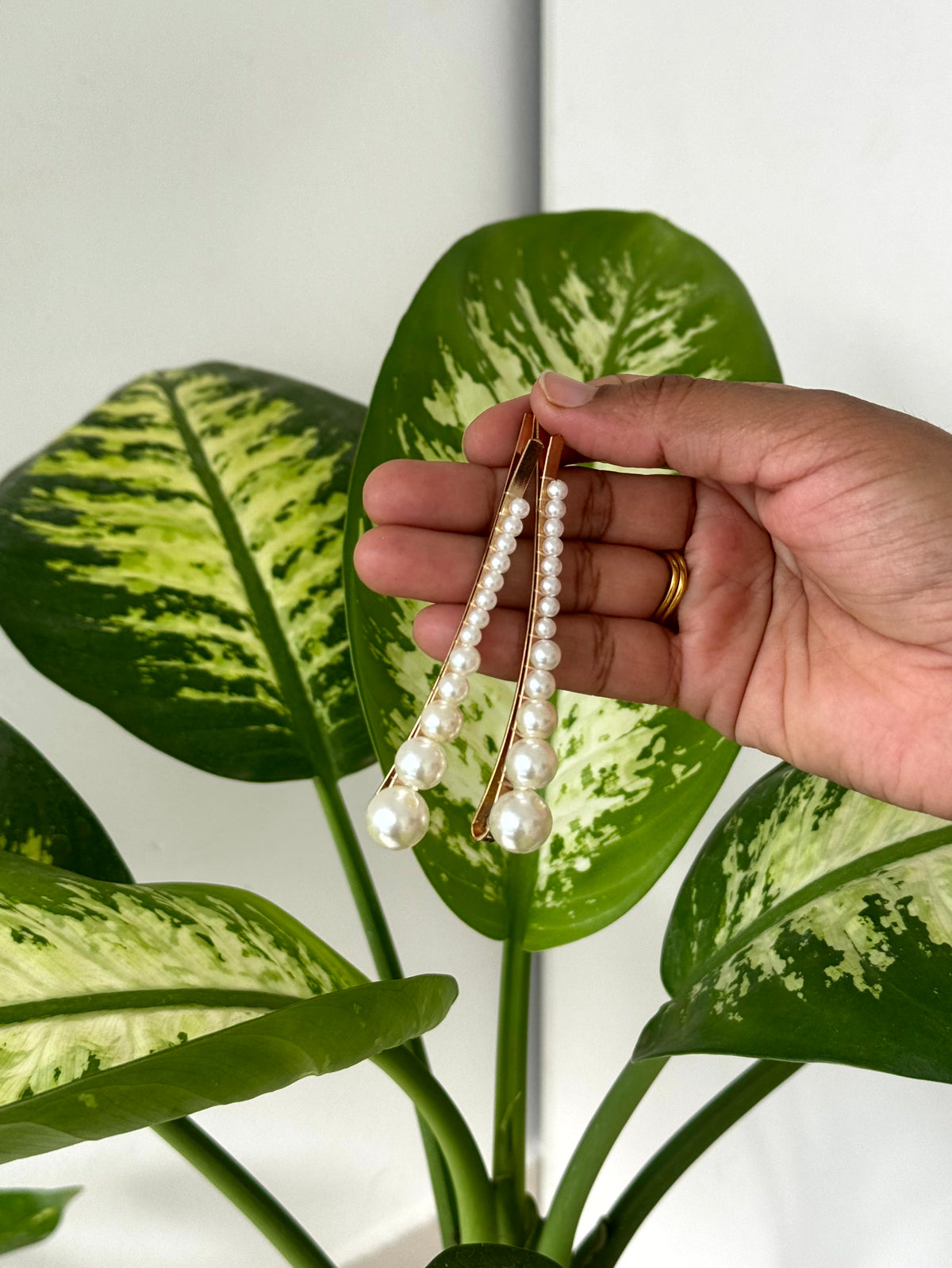 Pearl Arc Pins [pair]