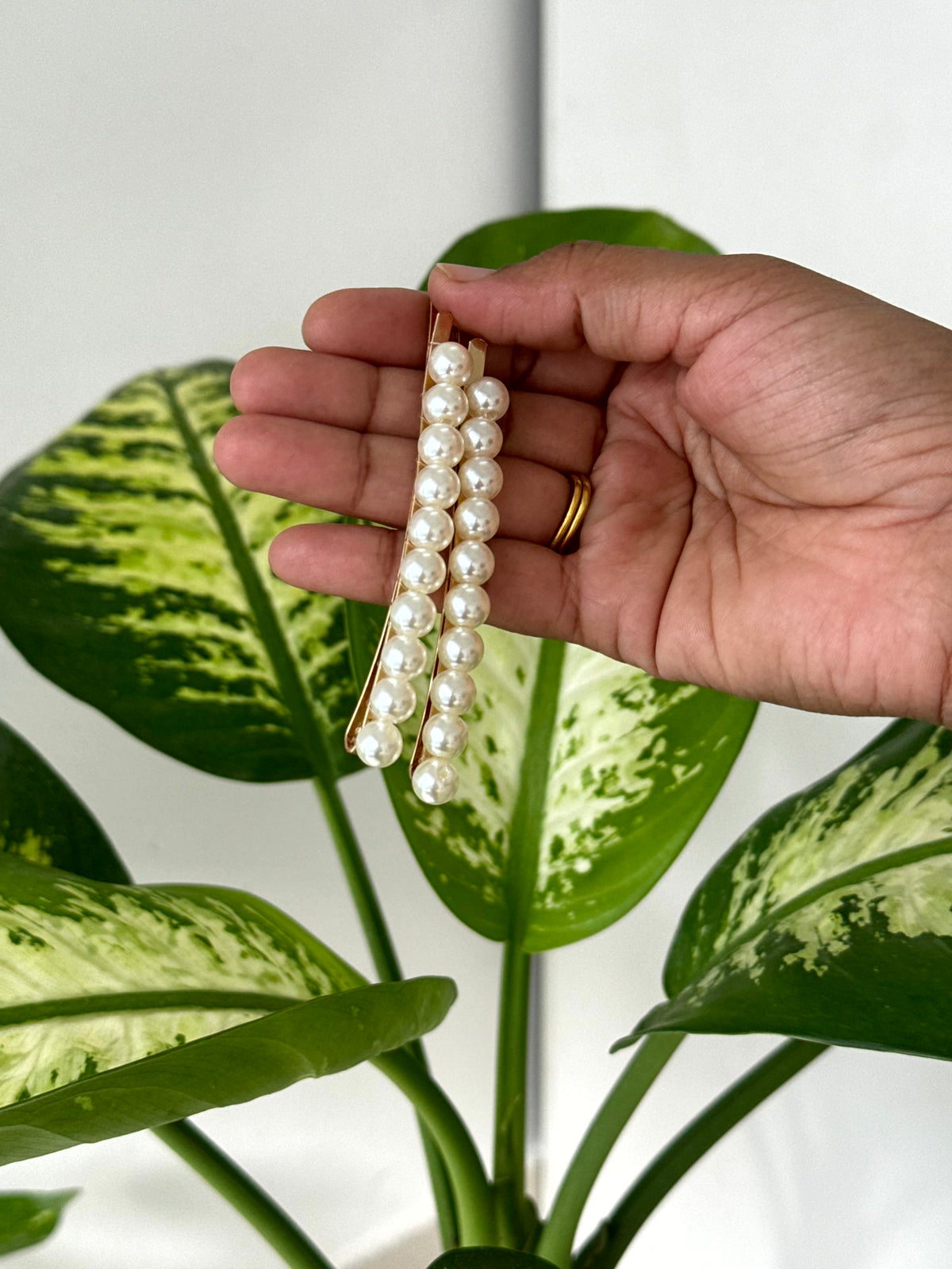 Pearl Arc Pins [pair]