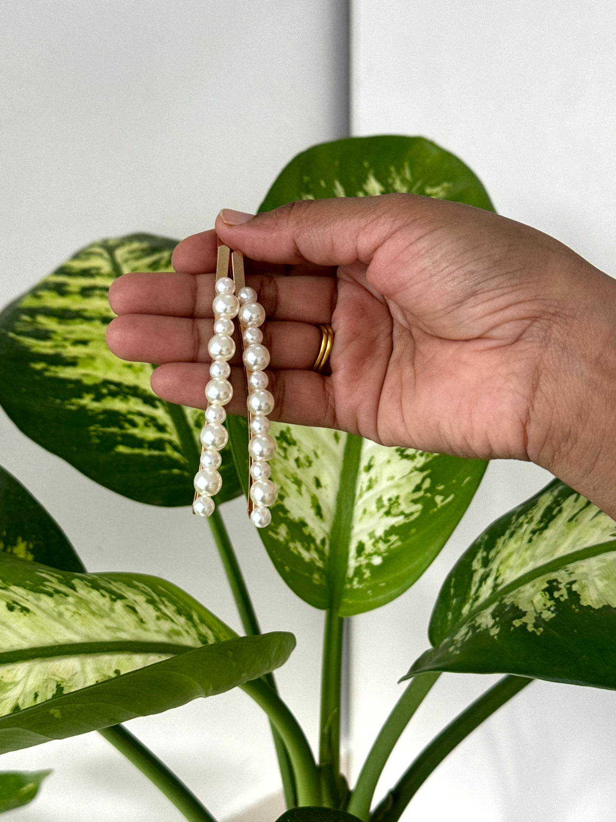 Pearl Arc Pins [pair]