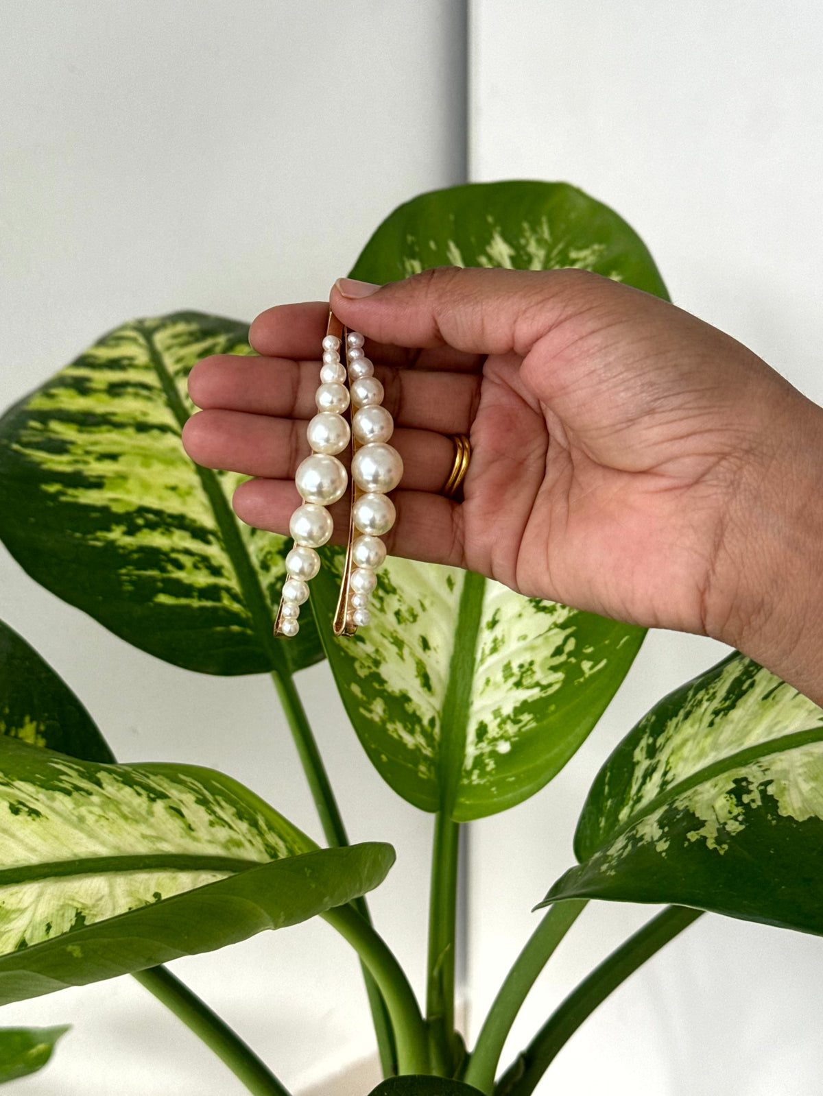 Pearl Arc Pins [pair]