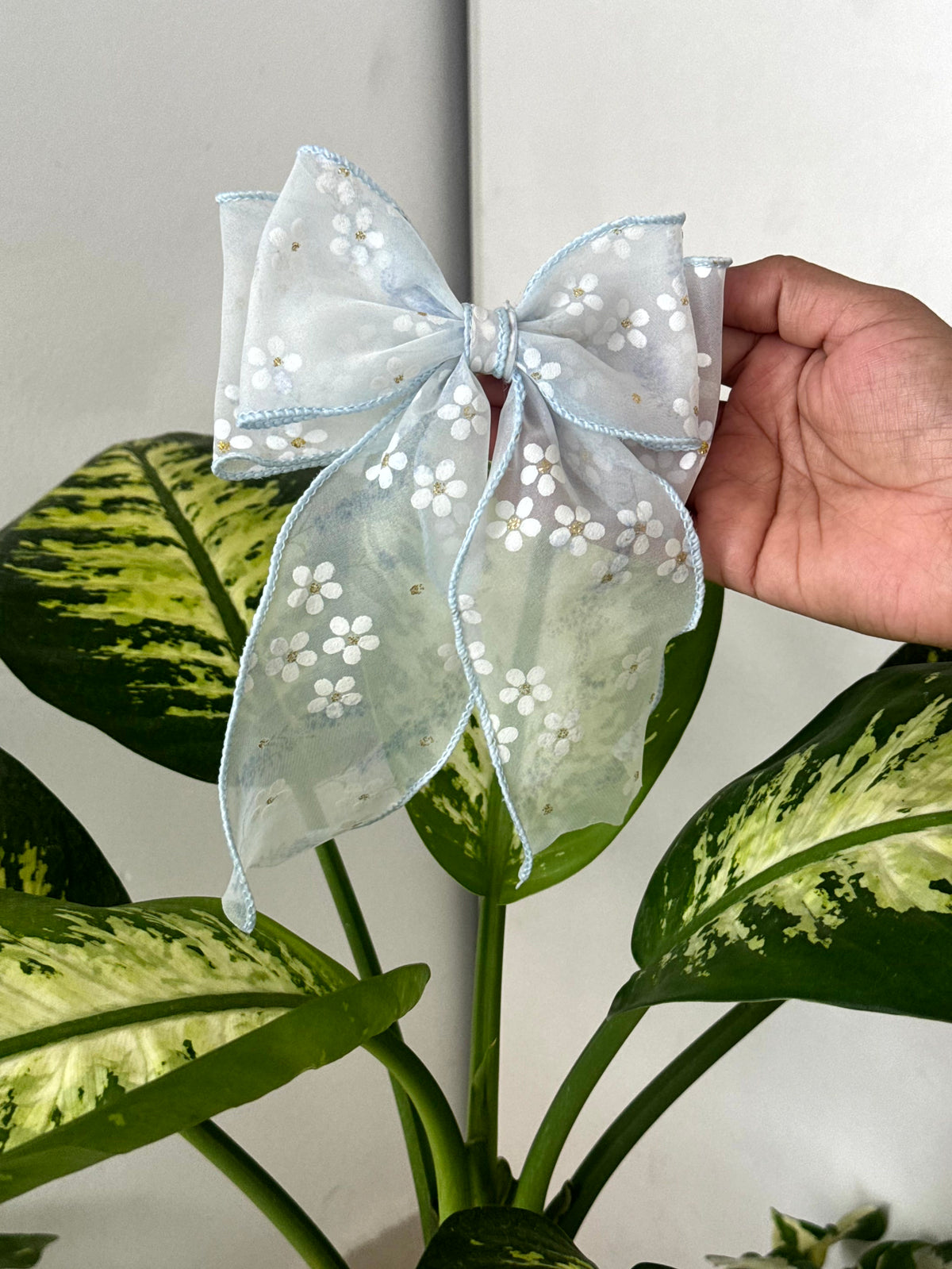 Daisy Whisper Bow Clip