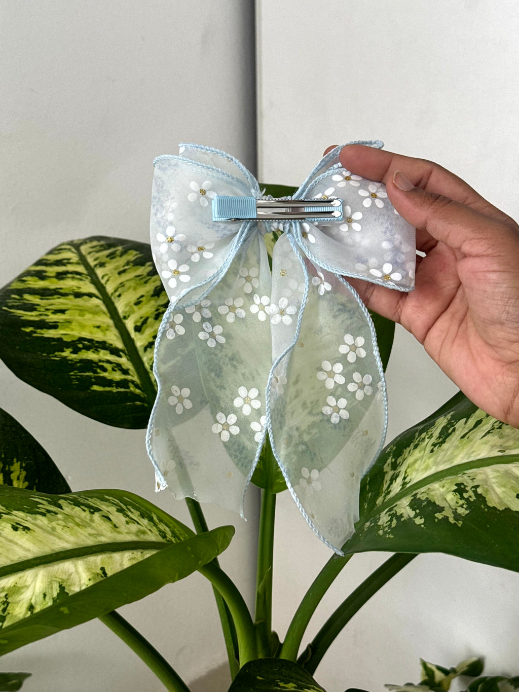 Daisy Whisper Bow Clip