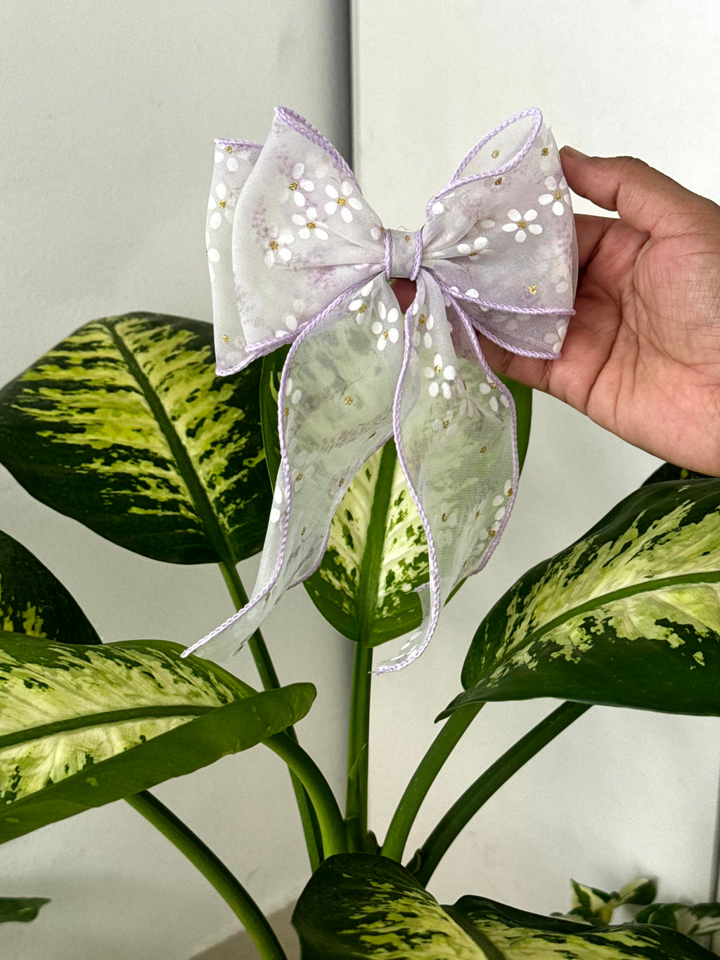 Daisy Whisper Bow Clip