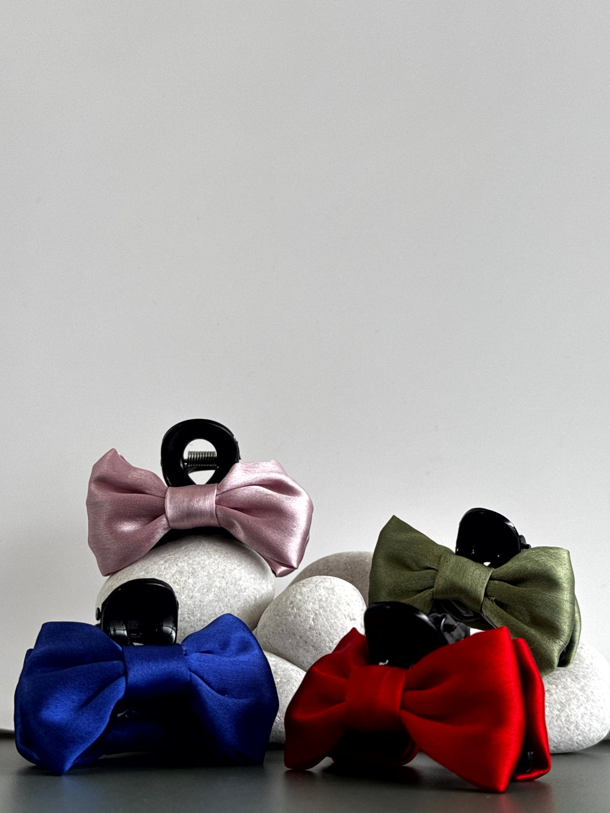 Satin Amora Mini Bow Claw