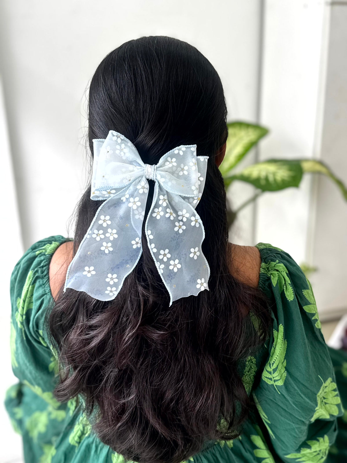 Daisy Whisper Bow Clip