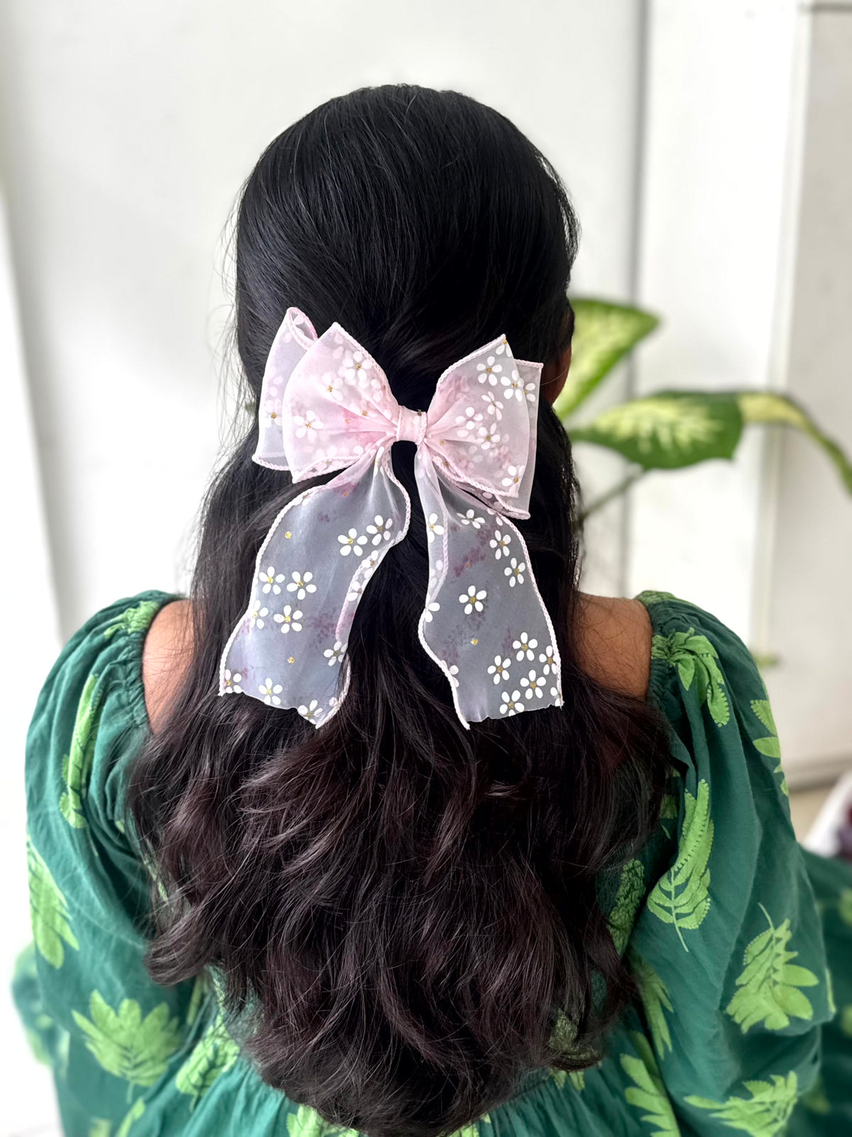 Daisy Whisper Bow Clip