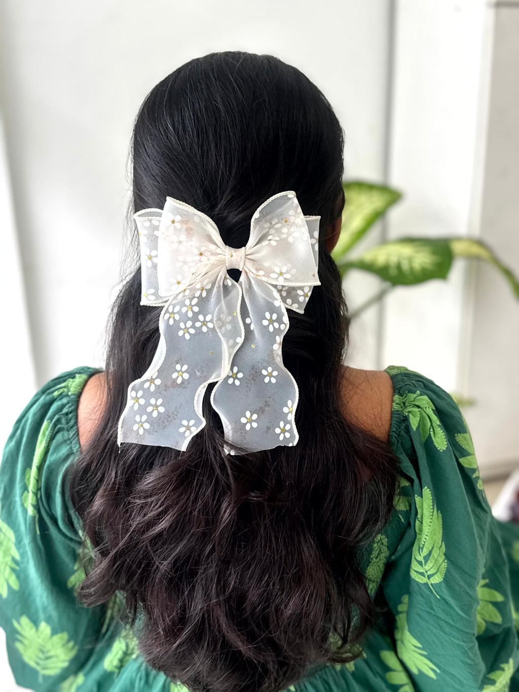 Daisy Whisper Bow Clip