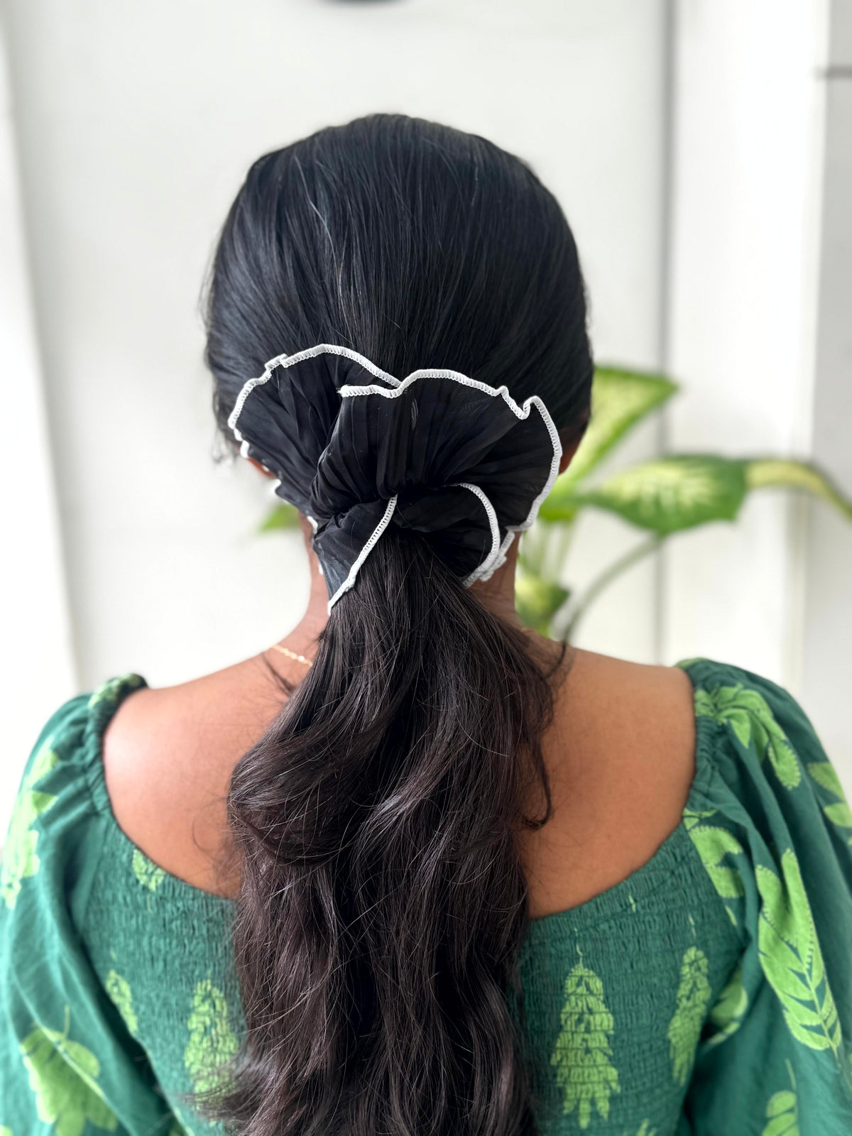 Contrast Ruffle Scrunchie