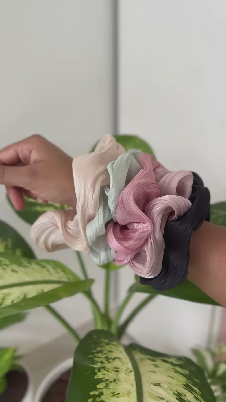 Premium Flow Scrunchie [no pull hold]
